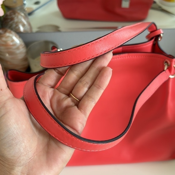 Guess Tangey girlfriend shoulder purse - Picture 4 of 13